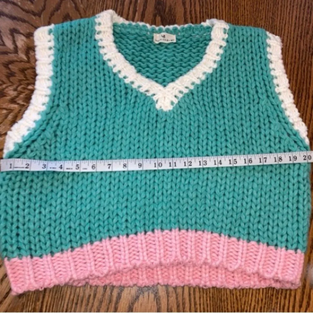 Urban Daizy Sweater Vest Crochet Look Chunky Women Cropped Size Medium/Large - Picture 4 of 6